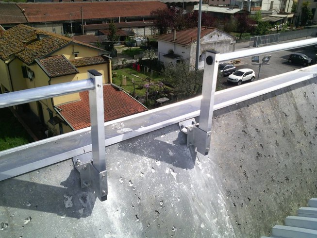Installazione parapetto verticale in alluminio a Ponte a Egola | SafetyService